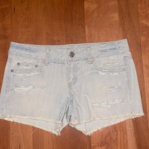 White washed low rise American Eagle shorts size 6